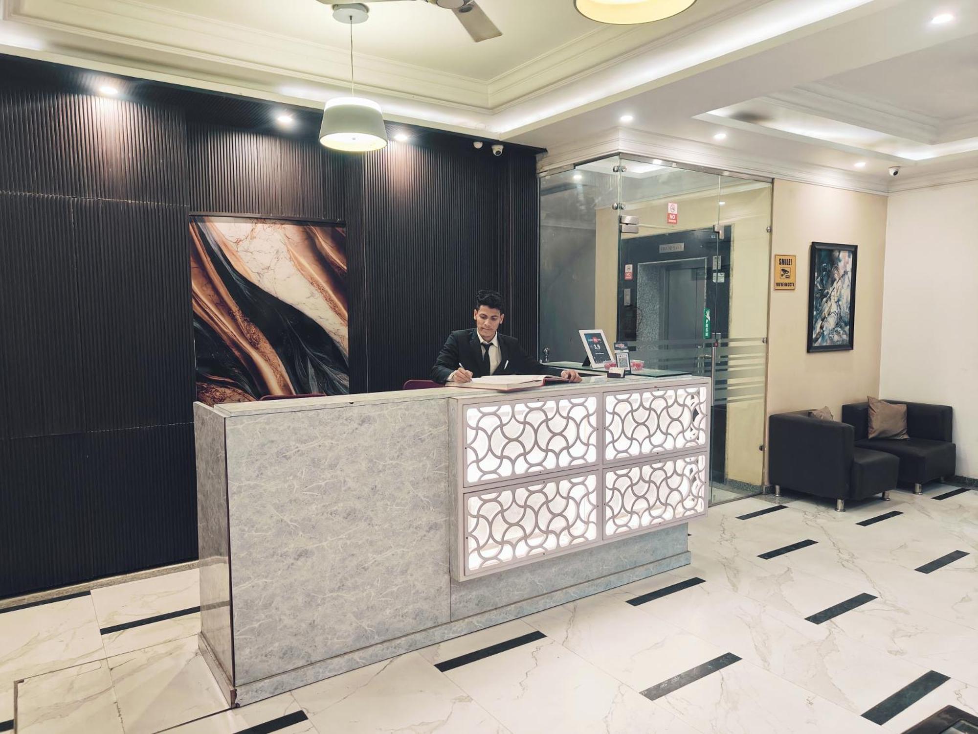 Hotel Almora Sky Near By Delhi International Airport With - Free Airport Pickup And Drop New Delhi Exterior photo